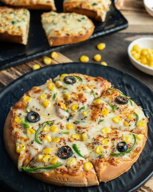 Veg cheese corn pizza (SD Cafe)